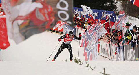 Dario Cologna all'arrivo vincente del Tour de Ski 2012 (foto Newspower)