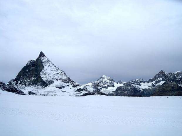 La parete Est del Cervino visto dal versante Svizzero del ghiacciaio di Plateau Rosa