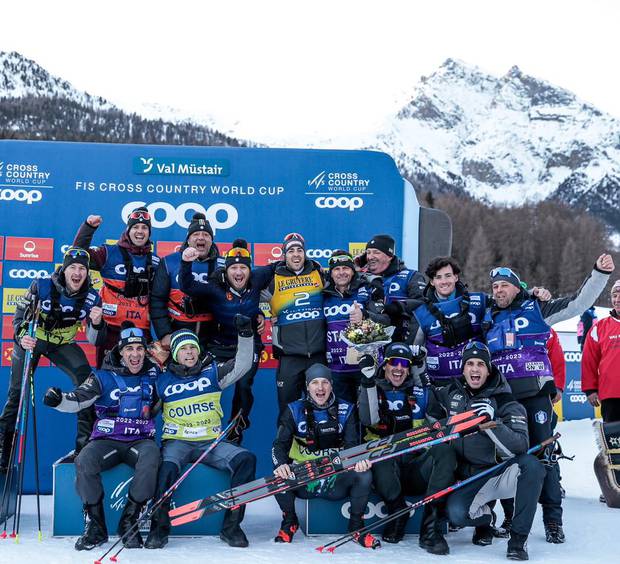 Federico Pellegrino e lo staff Italia al Tour de Ski (foto fb Pellegrino)