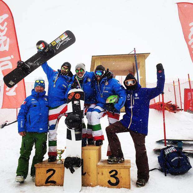 Il podio maschile dei Campionati Italiani di snowboardcross (foto FB Fabio Cordi)