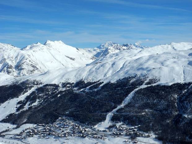 Livigno ski area sullo sfondo l'Ortles e il Gran Zebrù per l'European Freeride Festival