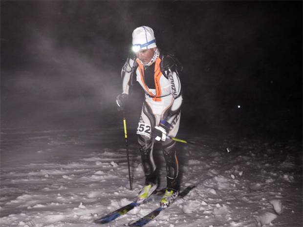 Matheo Jacquemoud vincitore del Night  winter Vertical Kilometer di San Sicario (foto fotograficamartin.com) 