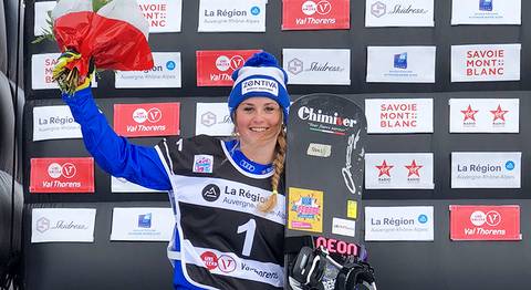 Michela Moioli festeggia il podio nello SBX di Coppa del Mondo in Val Thorens (foto fisi)