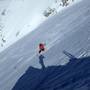 Snowboarder in discesa dal monte Cantaro 
