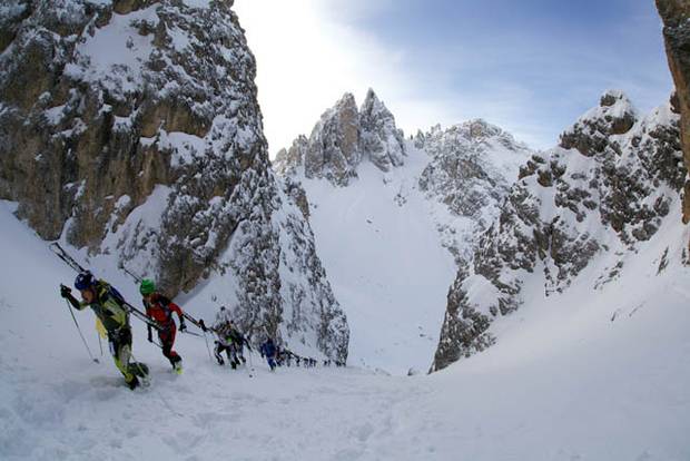 Una salita del Misurina Ski Raid (foto Selvatico)